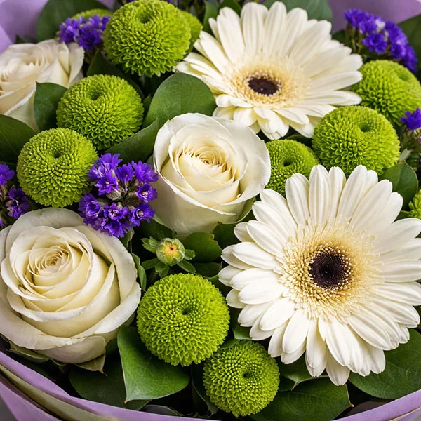 Черничный пломбир – букет из гербер и кустовых хризантем